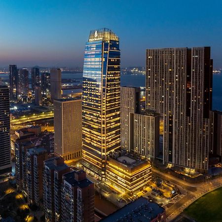 Four Seasons Hotel Далиен Екстериор снимка