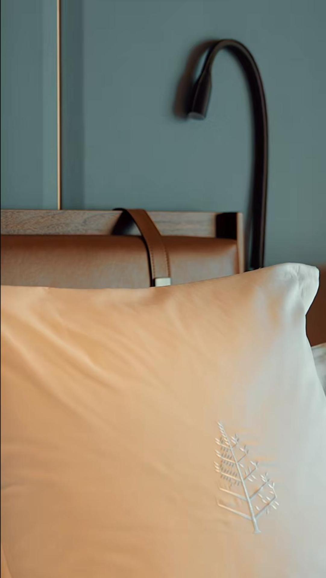Four Seasons Hotel Далиен Екстериор снимка