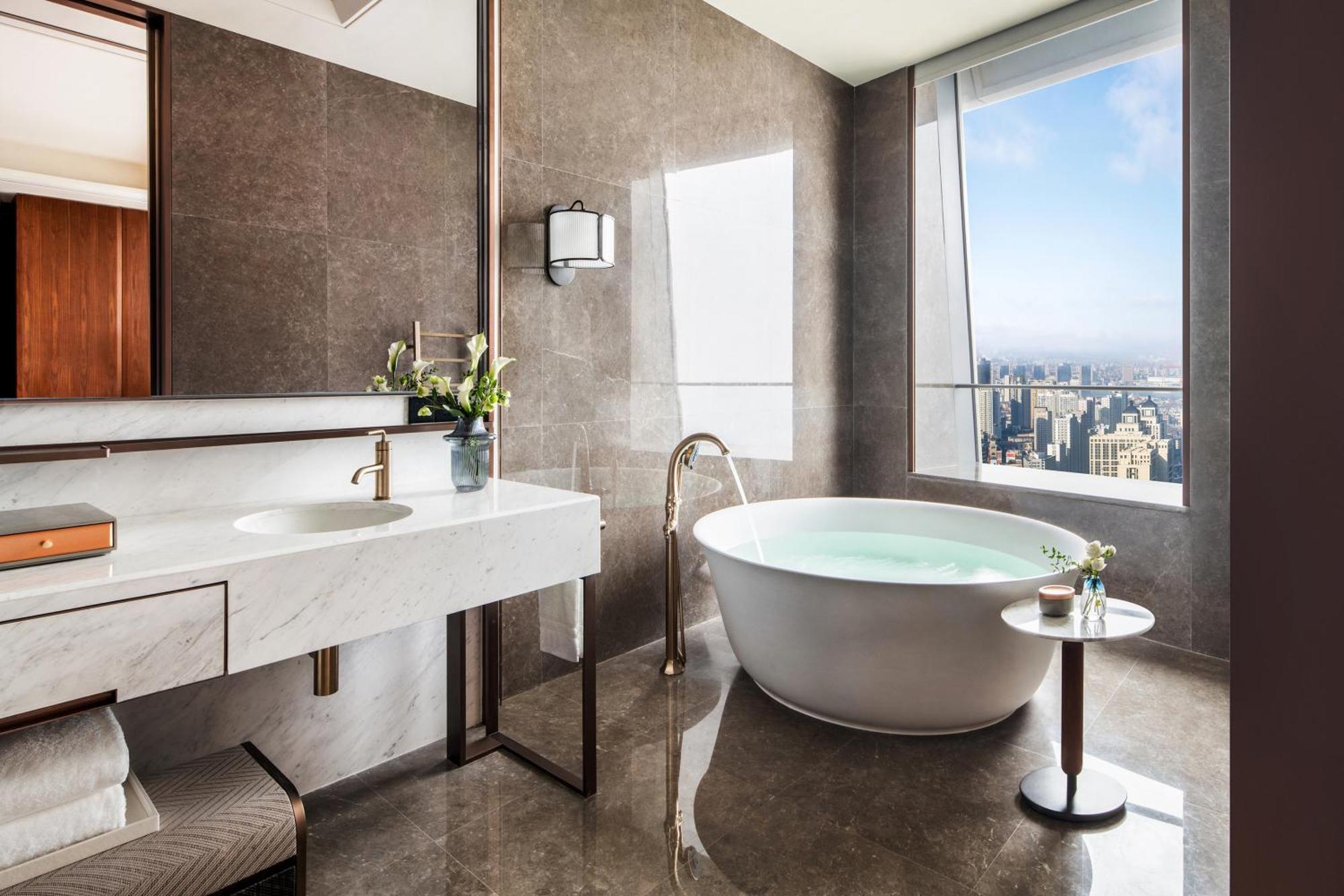 Four Seasons Hotel Далиен Екстериор снимка