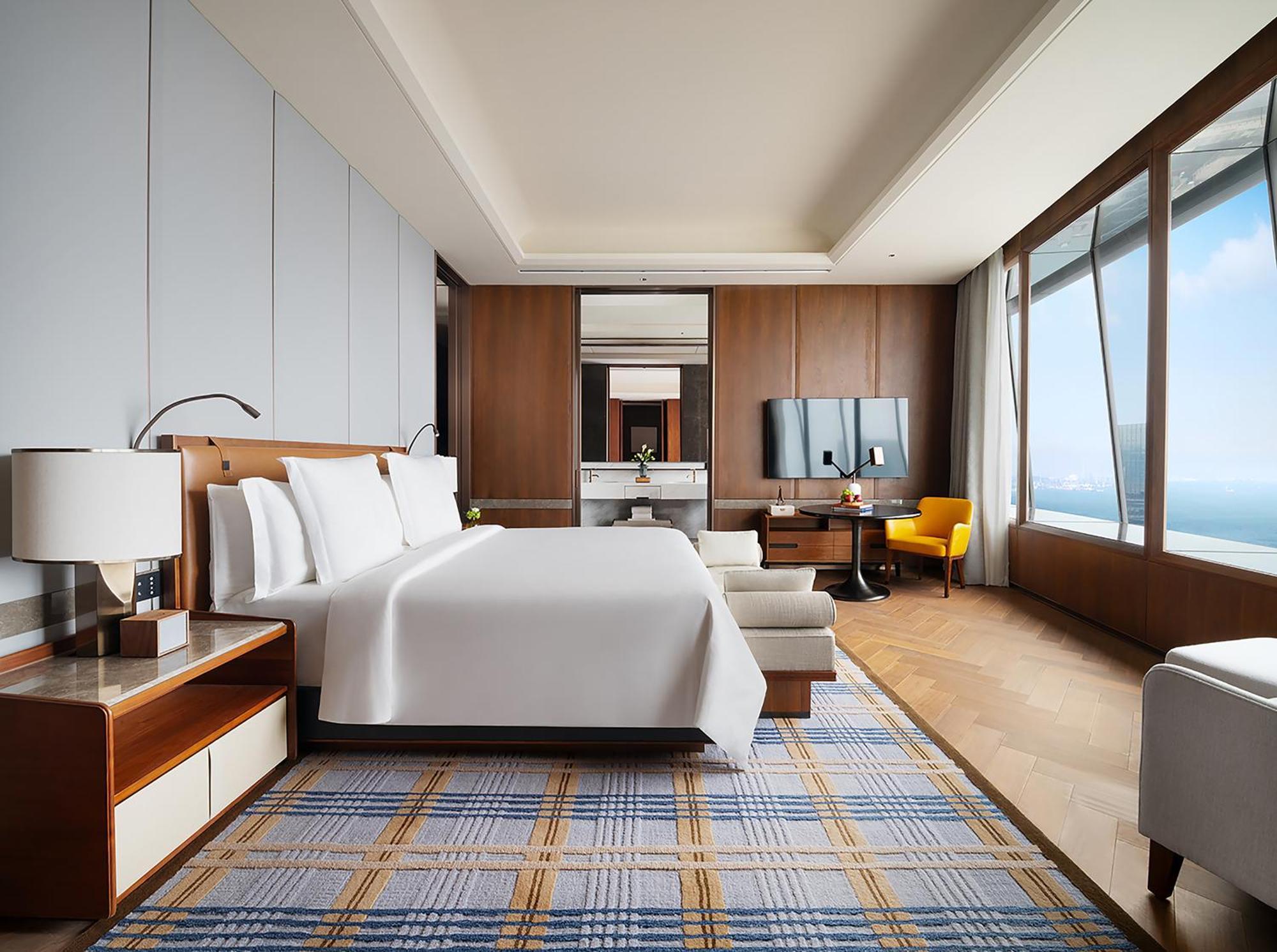 Four Seasons Hotel Далиен Екстериор снимка
