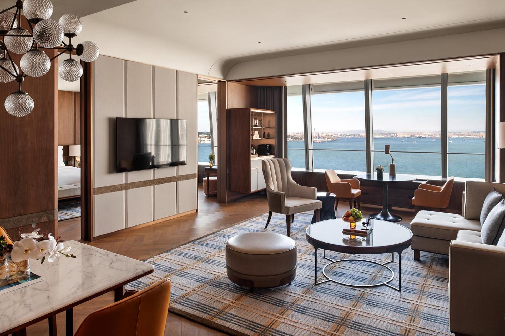 Four Seasons Hotel Далиен Екстериор снимка