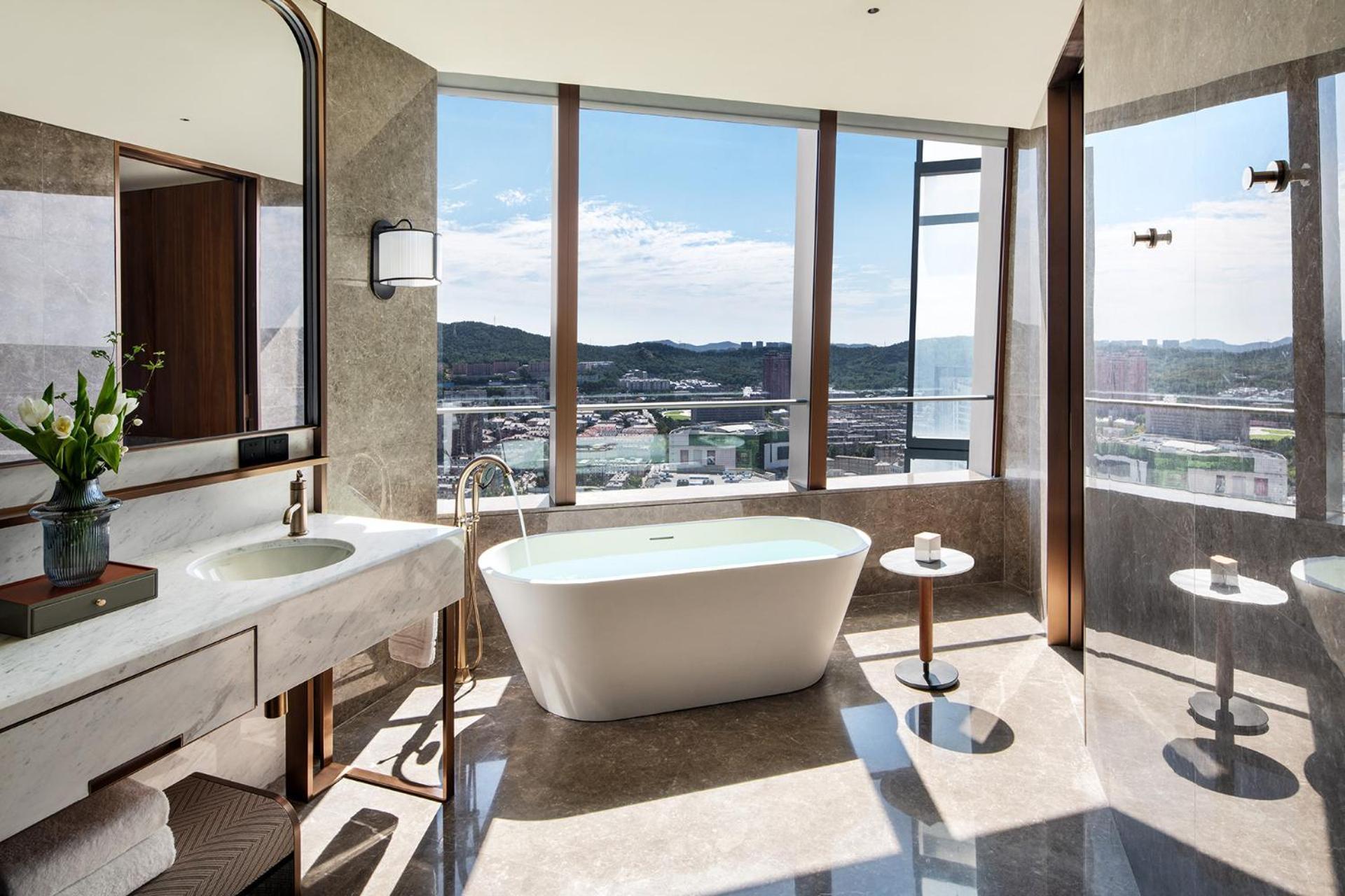 Four Seasons Hotel Далиен Екстериор снимка