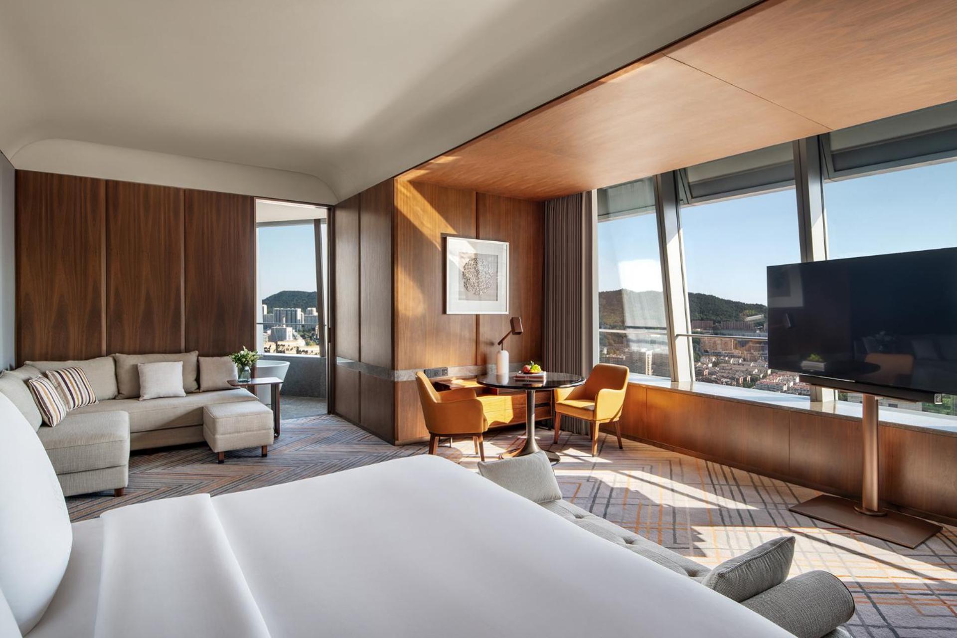 Four Seasons Hotel Далиен Екстериор снимка